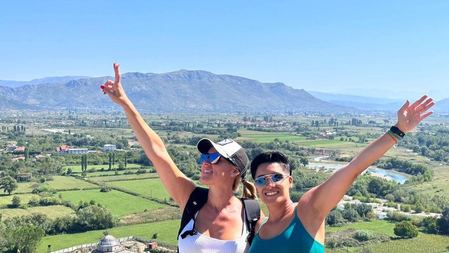 Brenda y Arminda antes del accidente.