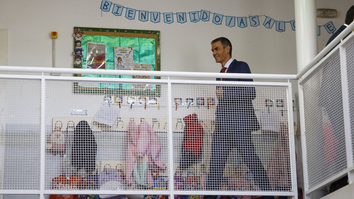 Sánchez anuncia una ley que obligará a las comunidades a bajar ratios y las horas lectivas de los profesores