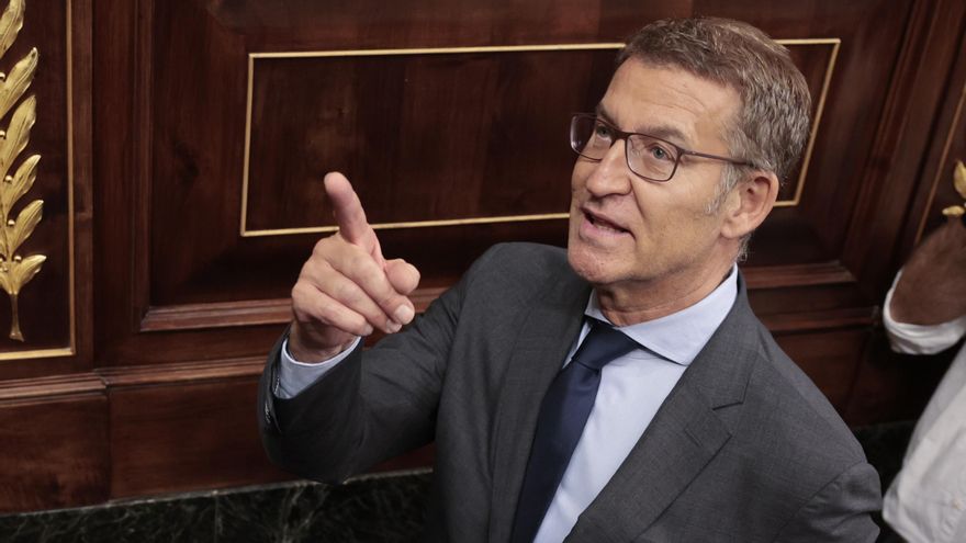 El candidato a la Presidencia del Gobierno y presidente del PP, Alberto Núñez Feijóo, tras su intervención en la segunda jornada del debate de su investidura, en el Congreso este miércoles. EFE/Sergio Pérez