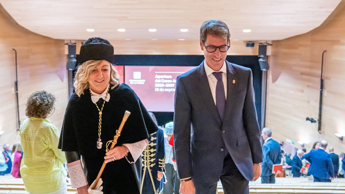 La rectora de la UR, Eva Sanz y el presidente de La Rioja, Gonzalo Capellán
