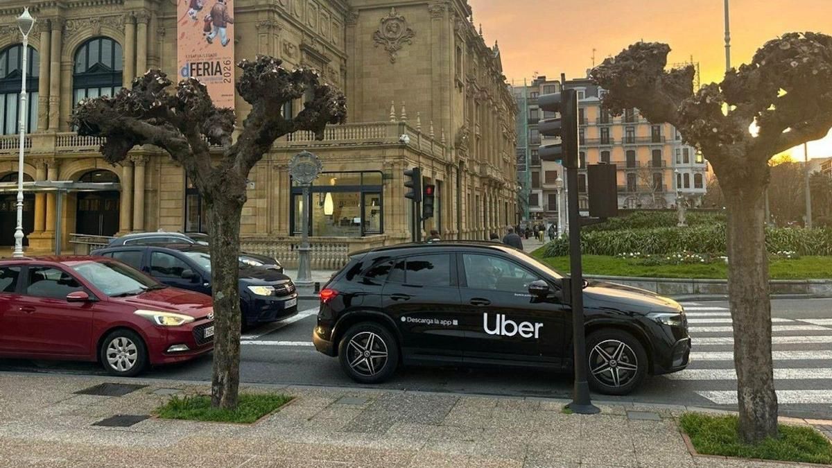 Donostia impide que Uber haga trayectos urbanos tras su desembarco con licencias de Bizkaia