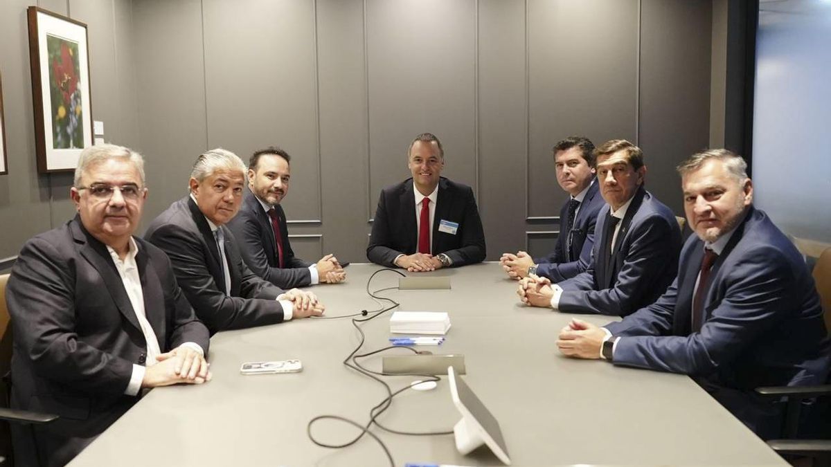 Raul Jalil, Juan Pablo Valdes y Carlos Sadir junto a Manuel Adorni en Estados Unidos