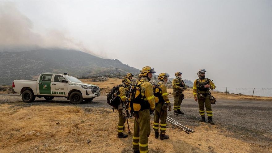 Última hora de los incendios de Madrid y Ávila: la lucha contra el fuego entra en horas decisivas antes de la llegada de una nueva ola de calor