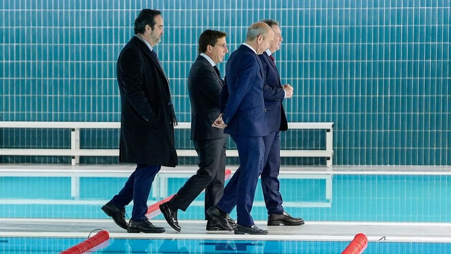 Los efectos de privatizar polideportivos en Madrid: retrasos, falta de pistas, quejas de los mayores y concursos desiertos