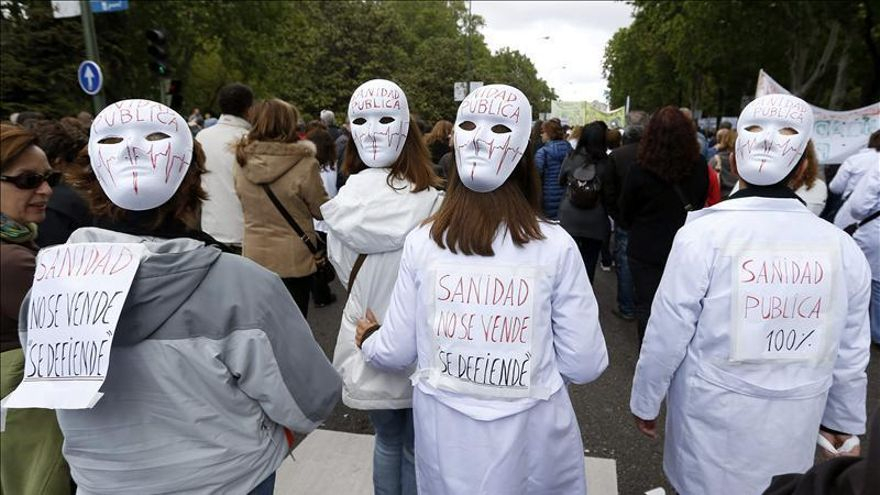 La "marea blanca" inicia en Sol una marcha en defensa de la sanidad pública