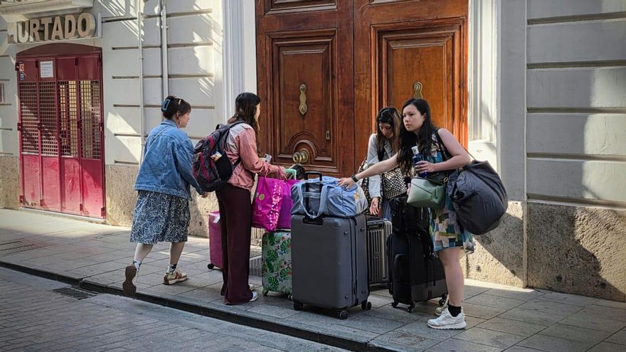 València tiene ya 25 barrios saturados de apartamentos turísticos y la normativa permite 32.423 plazas más en el resto