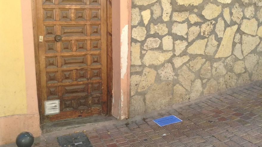 Placa de papel en Cuenca