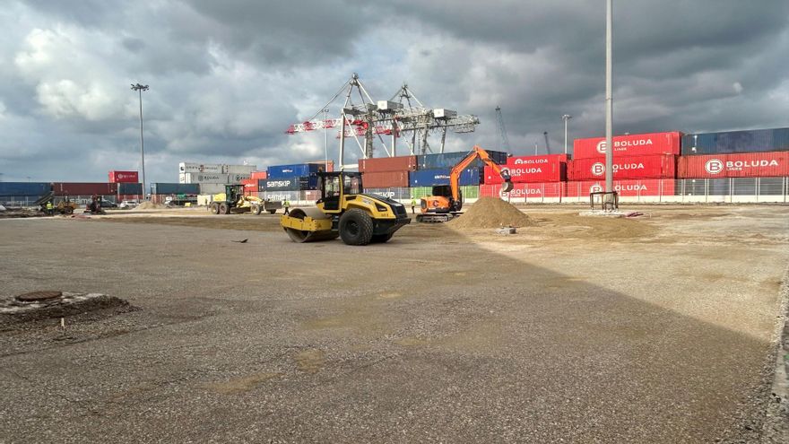 En marcha los trabajos para ampliar la superficie de la terminal de contenedores de Boluda en el Puerto de Santander