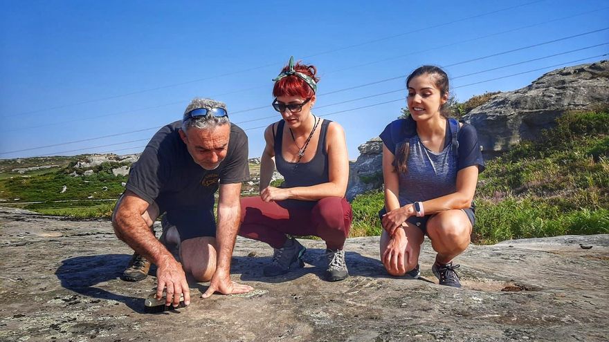 Los más de 3.500 petroglifos descubiertos por aficionados aumentan el patrimonio rupestre de Cantabria