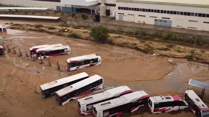 A vista de dron: las cocheras de los autobuses urbanos de Toledo, totalmente inundadas