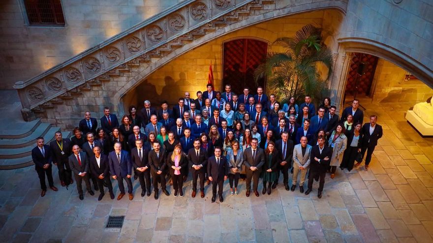 El president Pere Aragonès amb tots els delegats/des del Govern a l’exterior, els directors/es de les oficines d'ACCIÓ, i representants de l’Institut Ramon Llull, l'ICEC i PRODECA, tots ells encarregats d’internacionalitzar Catalunya