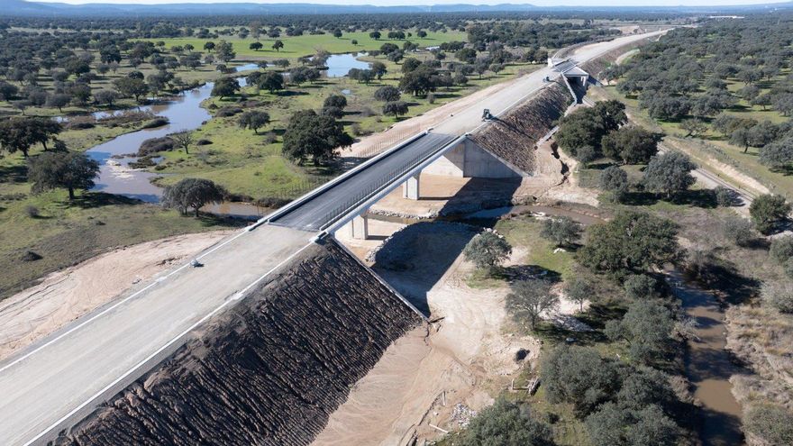 El eje ferroviario atlántico español que pasa por Extremadura verá 1.500 millones en licitaciones según el Gobierno
