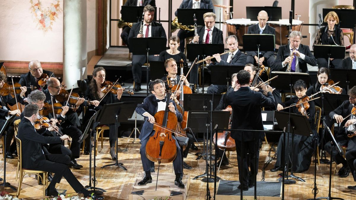 Capuçon interpreta las ‘Variaciones rococó’ de Chaikovski.
