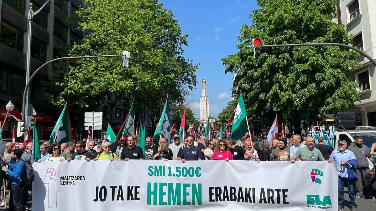 Miles de personas salen a la calle en el Primero de Mayo en Euskadi pidiendo salarios dignos: "Que no nos impongan la preariedad"