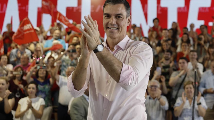 El presidente del Gobierno, Pedro Sánchez, asiste al acto de arranque de la campaña electoral del PSOE, este jueves en la Casa de Campo de Madrid. EFE/ Sergio Pérez