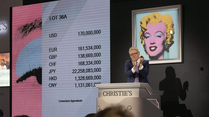 Una pintura de Marilyn Monroe de ANdy Warhol, en una subasta, este 9 de mayo de 2022. EFE/EPA/Sarah Yenesel