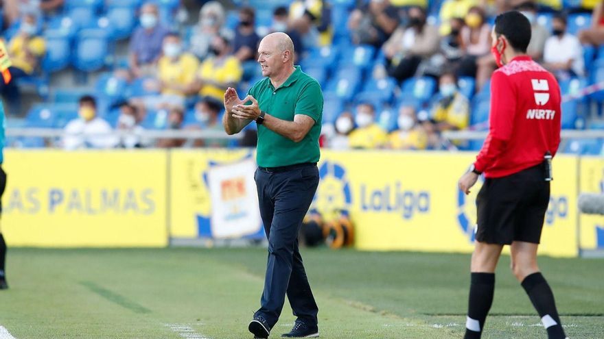 Pepe Mel: "Hay que llevar el ritmo del partido y enganchar a nuestra gente"