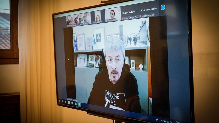 Ucrania pide a España ayuda para publicar libros infantiles y reconstruir el museo con obras de Prymachenko