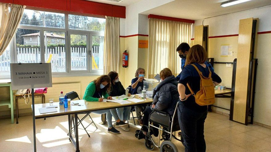 Un 80% de los votos del referéndum de Usansolo apoya separarse de Galdakao: "He votado 'sí' por el futuro de mi nieto"