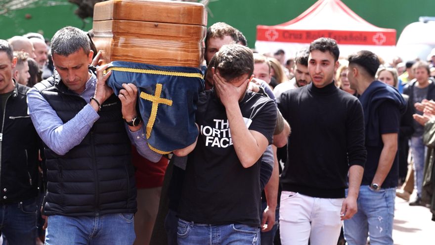 Laciana se convierte en capital del dolor y el orgullo minero en el entierro de los fallecidos en la explotación de Asturias