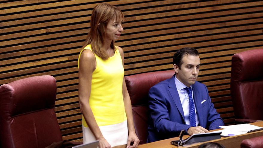 Tercera baja de Vox en las Corts Valencianes: la diputada Rebeca Serna deja el partido pero no el acta