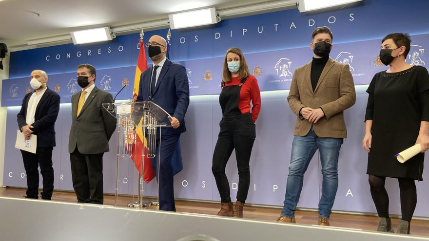 Representantes de ERC, Soberanistes, Junts, BNG, EH Bildu, CUP y PDeCat, este martes, en el Congreso.