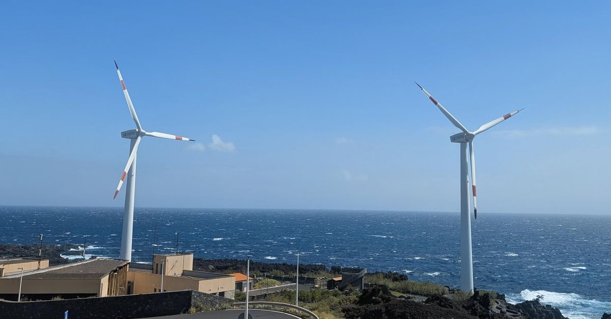Los molinos del aeropuerto de La Palma: ¿siguen girando o llevan tiempo quietos?