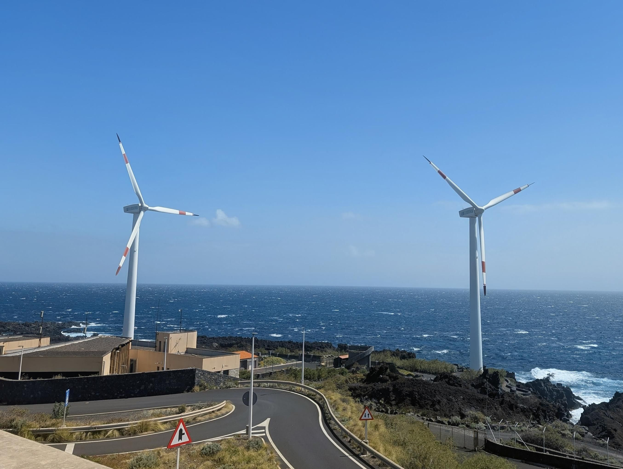 Aerogeneradores del Aeropuerto de La Palma. JOSÉ F. AROZENA