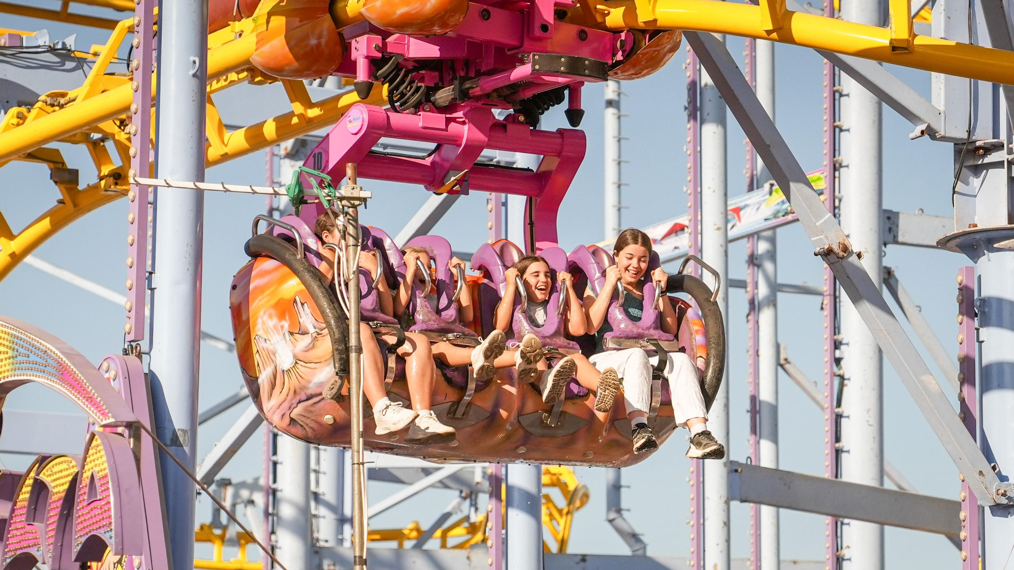 Los 'cacharritos' de la calle del Infierno de la Feria de Córdoba