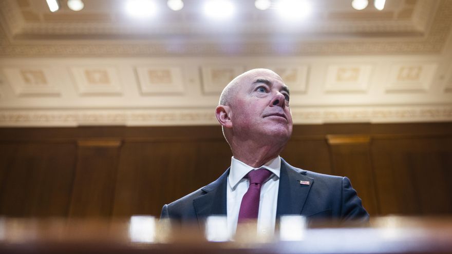 Los republicanos pierden el voto de 'impeachment' contra el jefe de migración de Biden