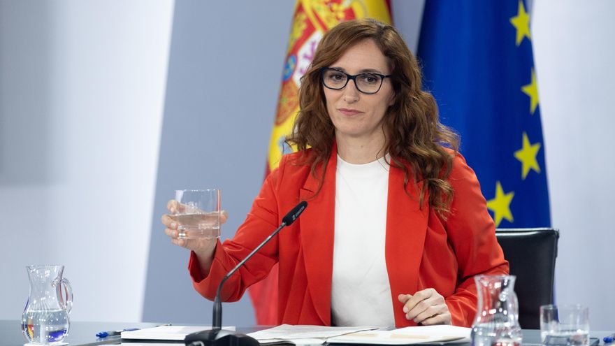 La ministra sanidad, Mónica García, en la rueda de prensa posterior al Consejo de Ministros del martes 30 de enero de 2024