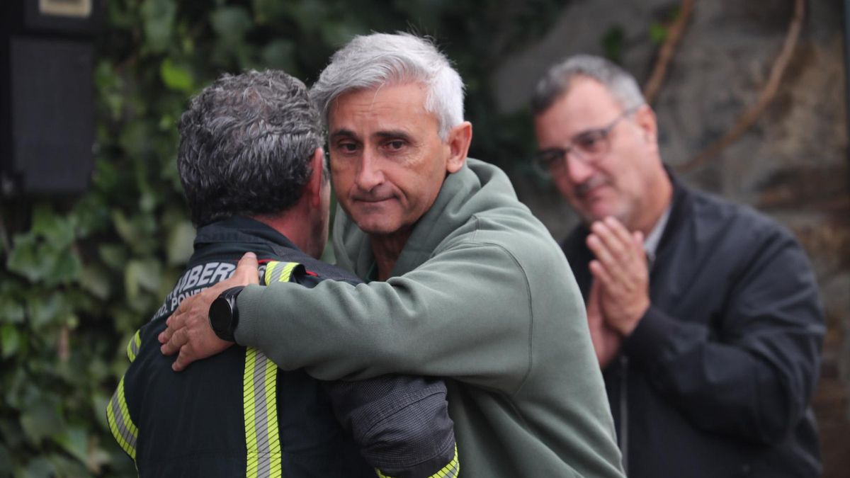Otro momento del homenaje a los bomberos forestales compañeros de Nacho Rumbao