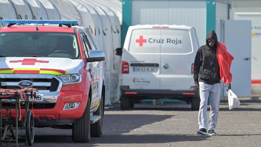 Llega un cayuco con 74 personas a El Hierro