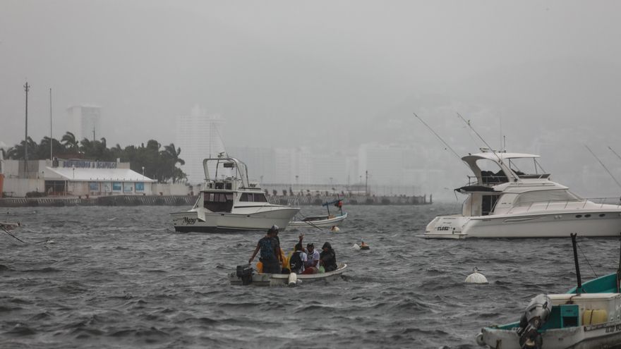 Tormenta tropical Enrique se debilita y se desplaza hacia Baja California Sur