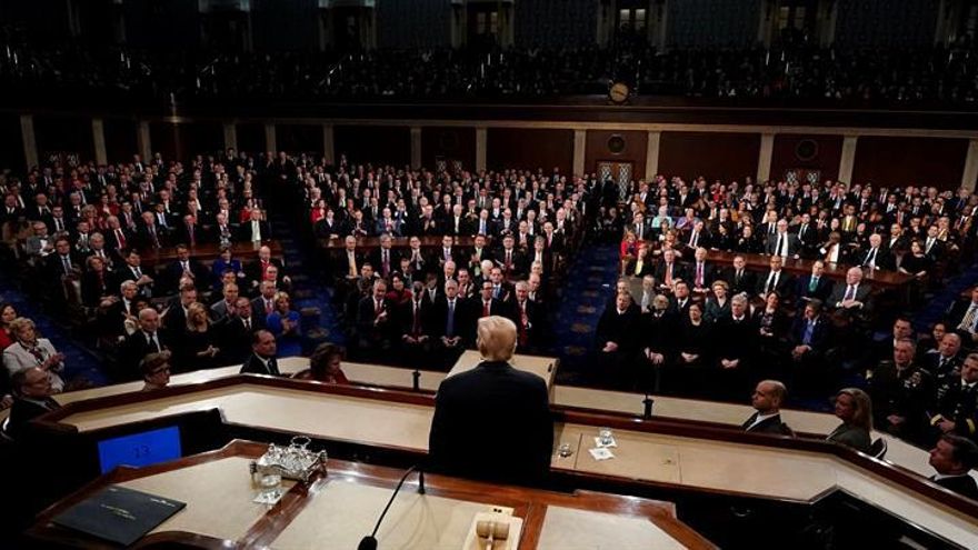 Trump: El muro con México cerrará la puerta a criminales y terroristas
