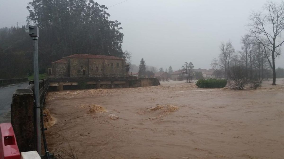 La situación por las inundaciones "no deja de empeorar" en Torrelavega