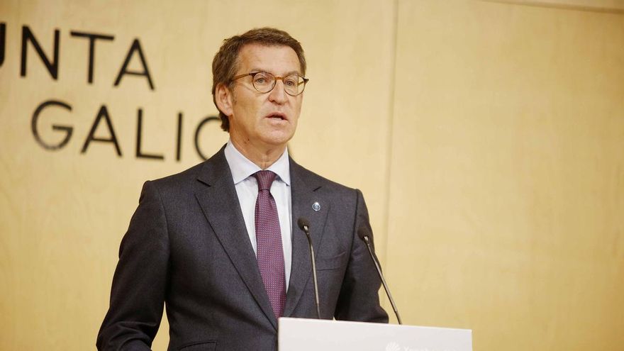 El líder del PP, Alberto Núñez Feijóo, interviene ante los medios de comunicación tras una reunión del Consello de la Xunta en la delegación territorial, a 21 de abril de 2022, en Vigo, Pontevedra, Galicia (España).