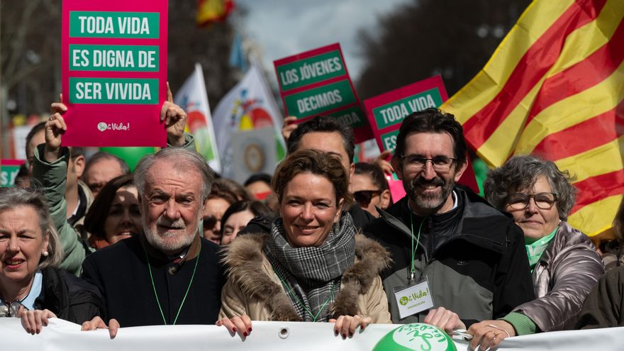 El exministro y exdiputado Jaime Mayor Oreja participa en la autodenominada 'Marcha por la Vida', en marzo de 2024.