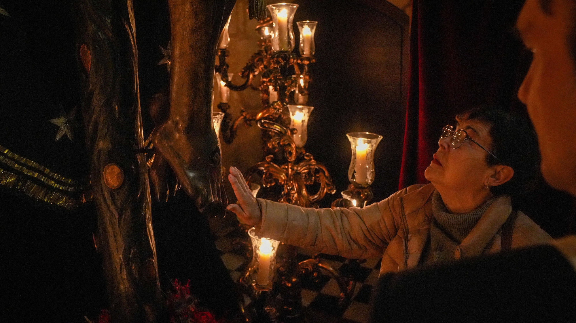 Los besapiés de Jesús Rescatado y del Cristo del Remedio de Ánimas, y el besamanos de Jesús, Divino Salvador, en su Prendimiento, en imágenes