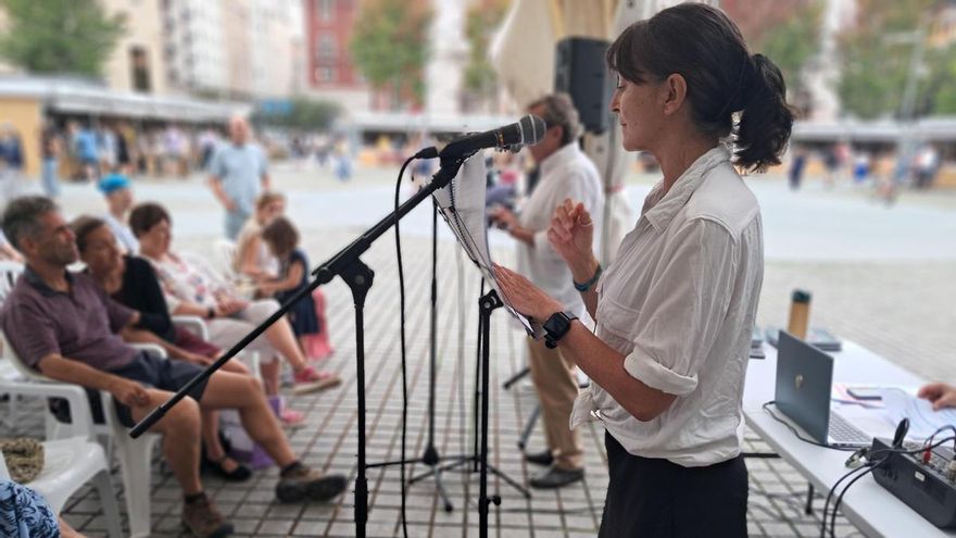 La Feria del Libro Viejo de Santander programa lecturas dramatizadas y un concierto de guitarra clásica