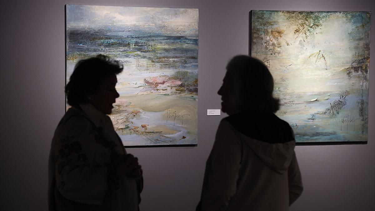 La Fundación Cajasol inaugura la exposición “Humedales. El reino de las libélulas” de Julia Hidalgo