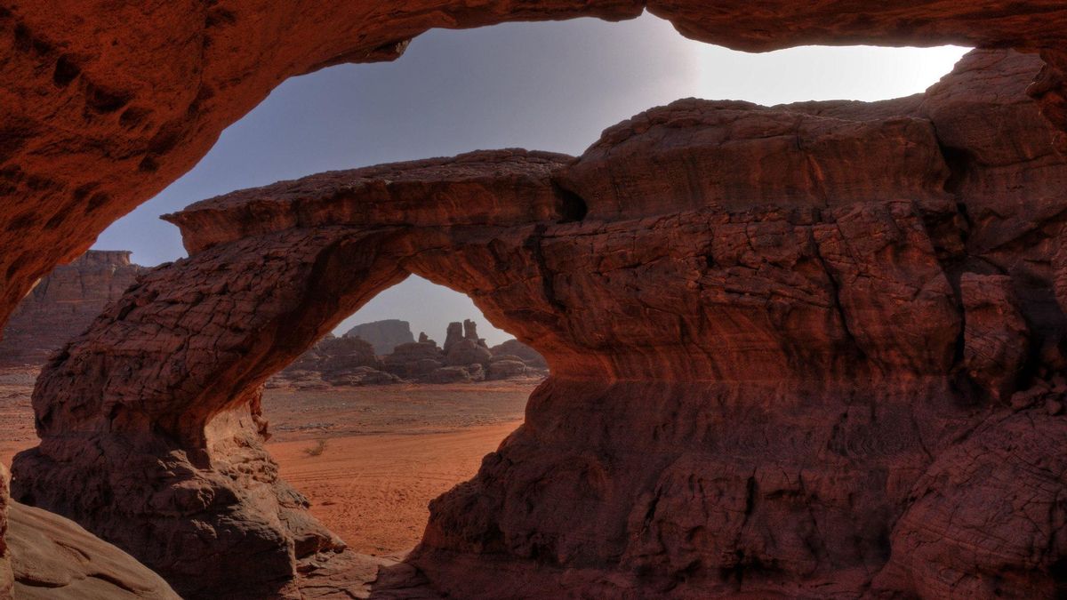 Arcos de piedra roja en Tadrart.
