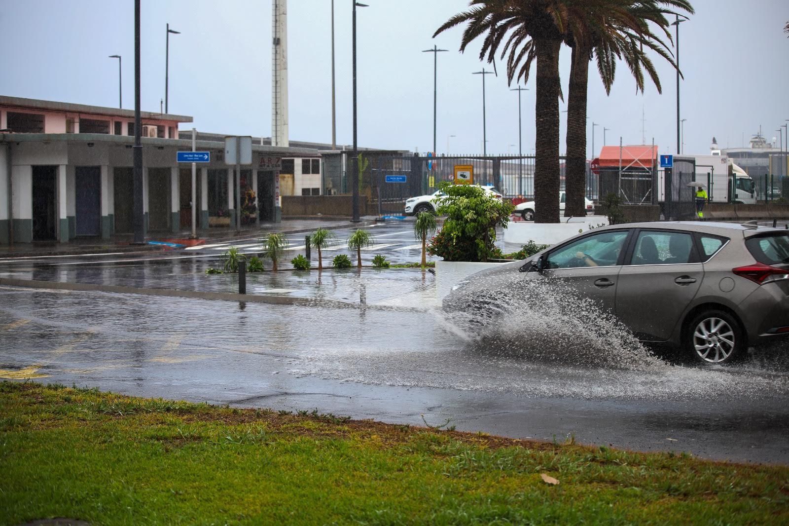 El PSOE de Santa Cruz de La Palma denuncia que la entrada norte del puerto “se anega con las primeras lluvias”. PSOE