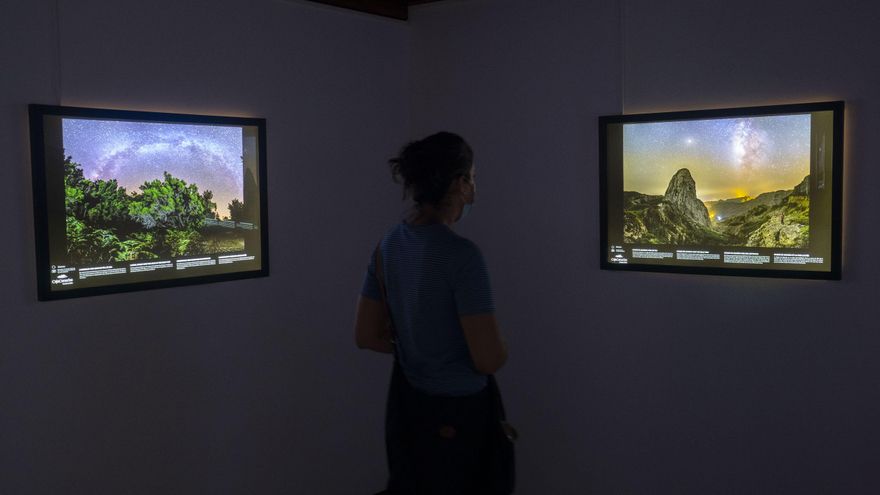 Exposición Cosmoislas en el Espacio Cultural  de  CajaCanarias en Santa Cruz de La Palma.