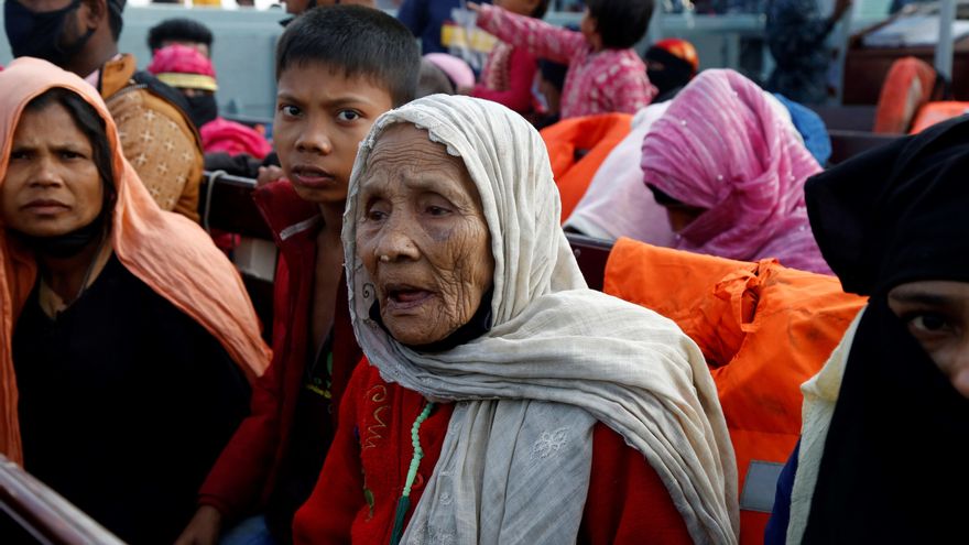 Entre críticas, una isla remota se convierte en la última esperanza rohinyá