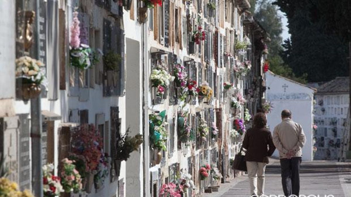 Más incineración y menos ceremonias religiosas marcan la tendencia social en los últimos años