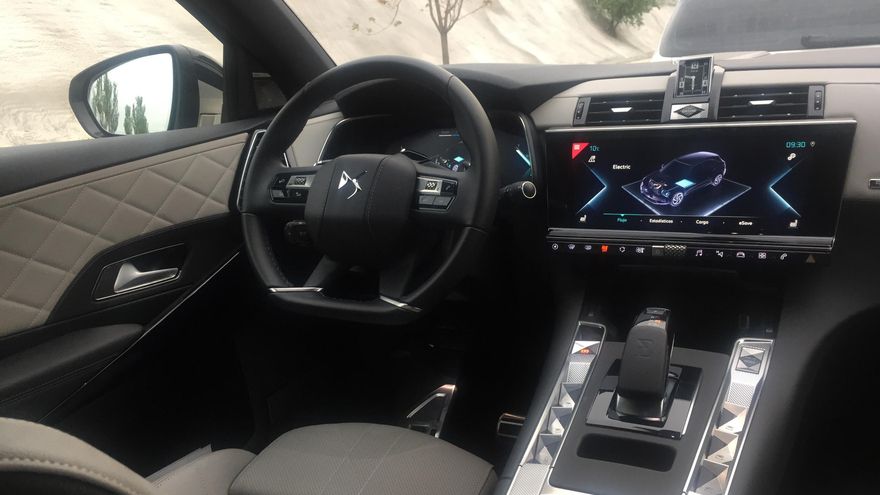 Habitáculo del DS 7 Crossback E-Tense.