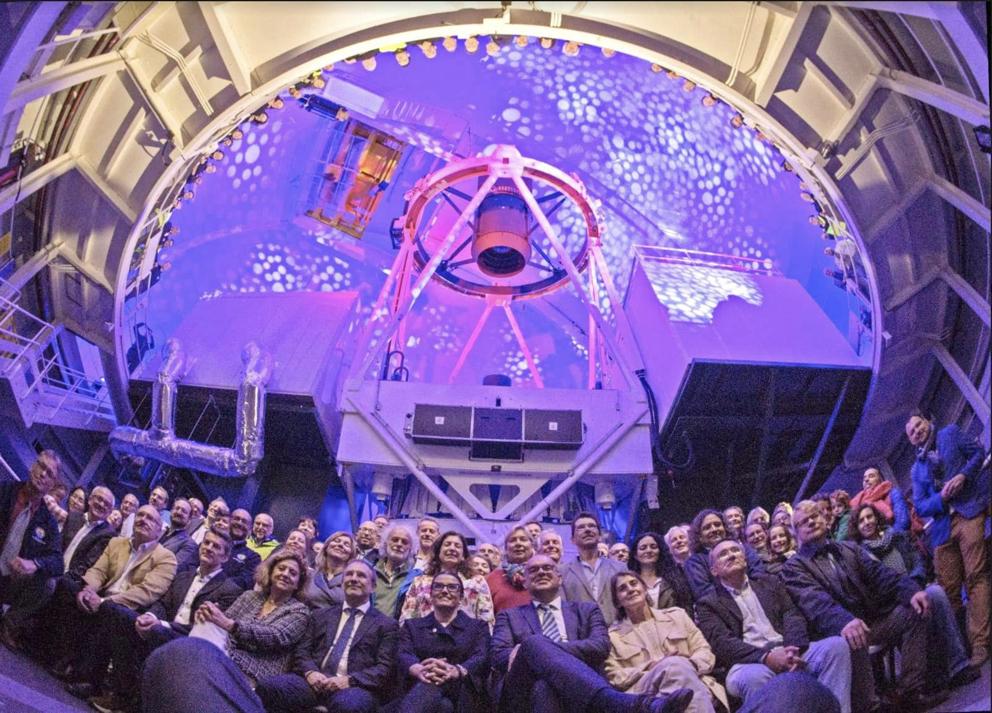 El Telescopio William Herschel inaugura su nuevo espectrógrafo WEAVE.