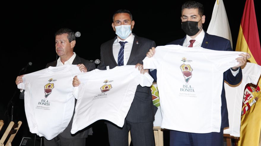Presentación de la camiseta.