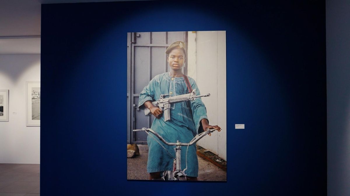 El fotoperiodista Gervasio Sánchez reivindica la vida que se abre paso en el horror de la guerra